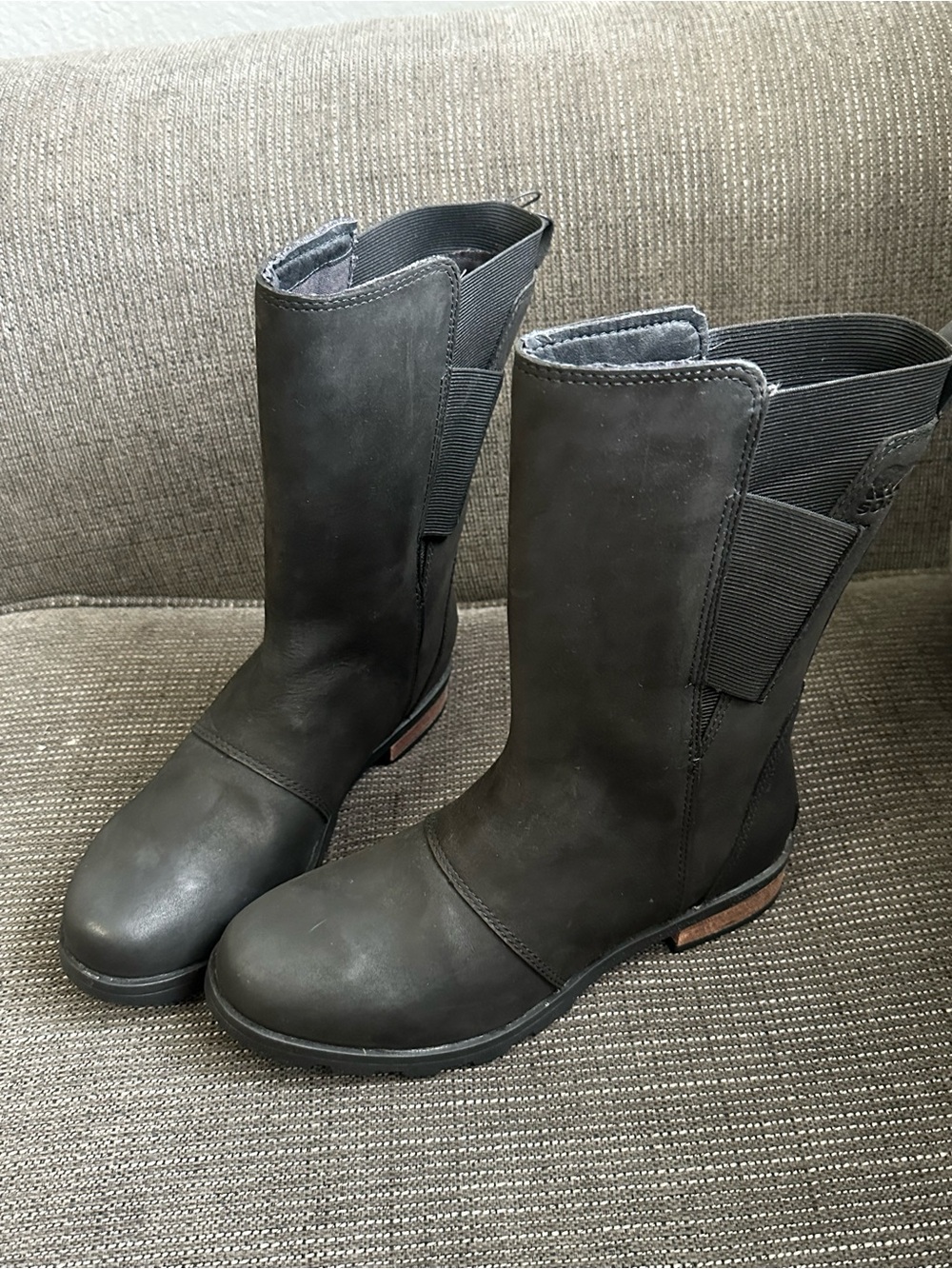 Women’s Black Mid-Calf Pull-On Boots size 6